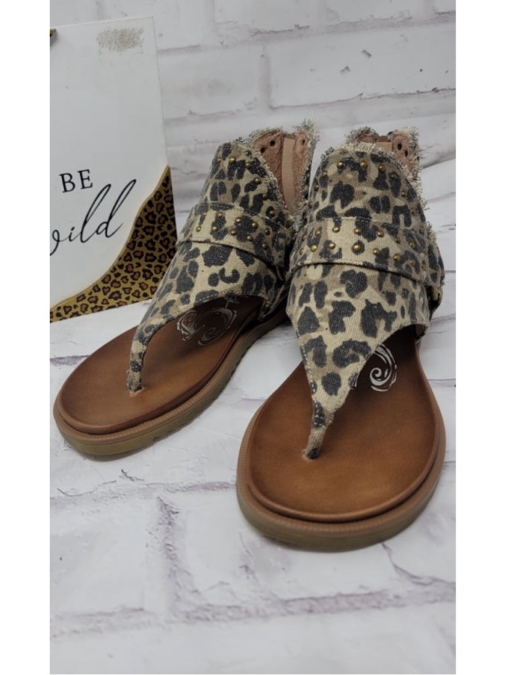 Very G Tan Leopard Print Gladiator Sandals, size 11